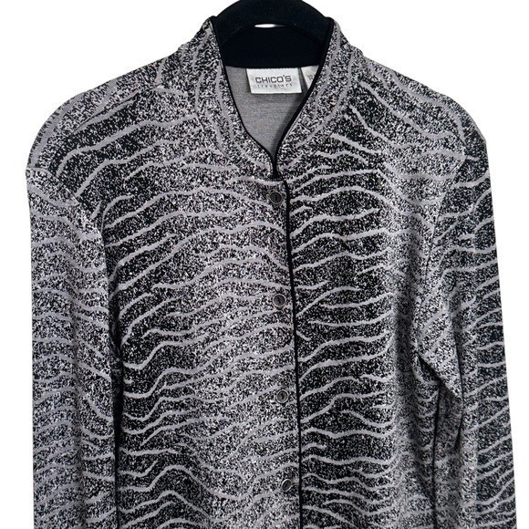Chico's Travelers Silver Animal Print Long Sleeve Button Front Cardigan Size S - Picture 3 of 10